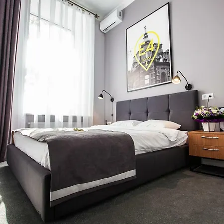 Hotel E4 *