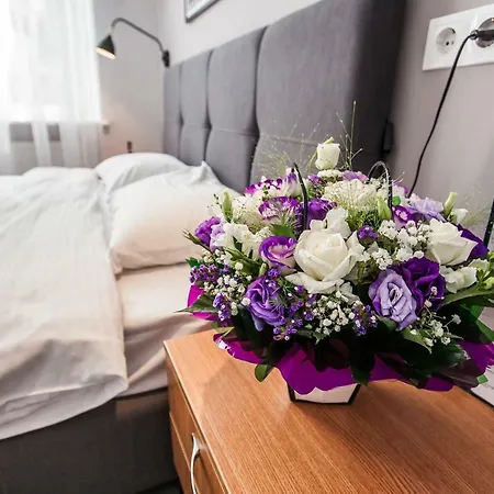 Hotel E4 *