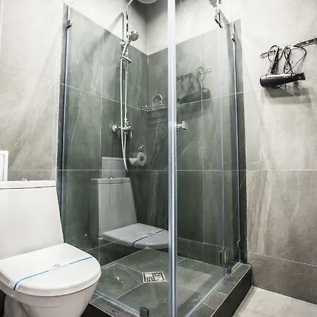 Hotel E4 *