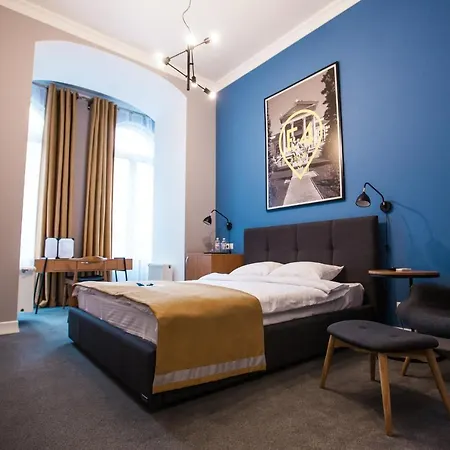 E4 Hotel
