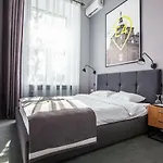 Otel E4 *
