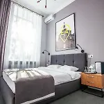 Otel E4