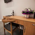 Otel E4 *