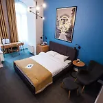 Otel E4 *